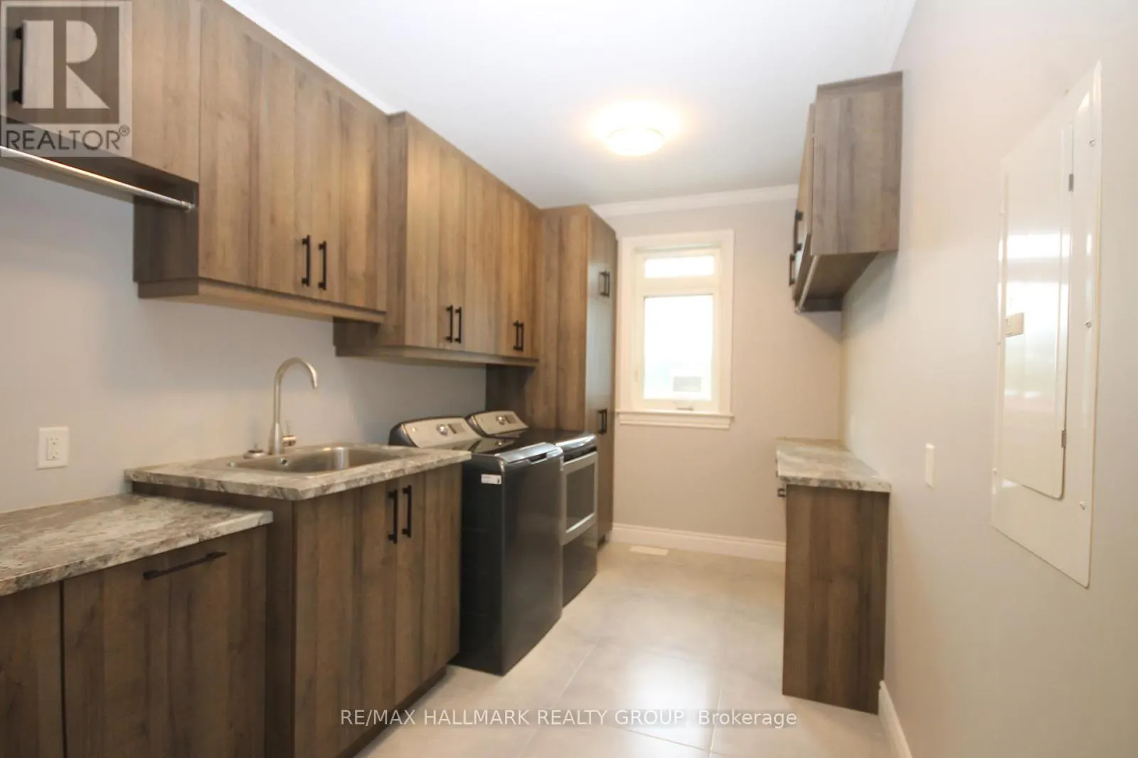 4 MINEVIEW ROAD