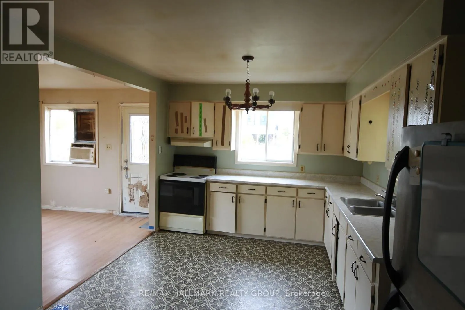 4 MINEVIEW ROAD