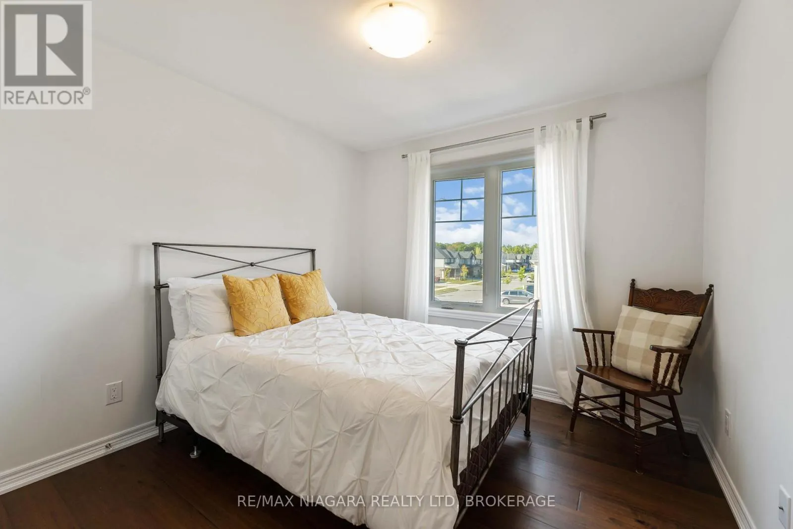 21 LAMB CRESCENT