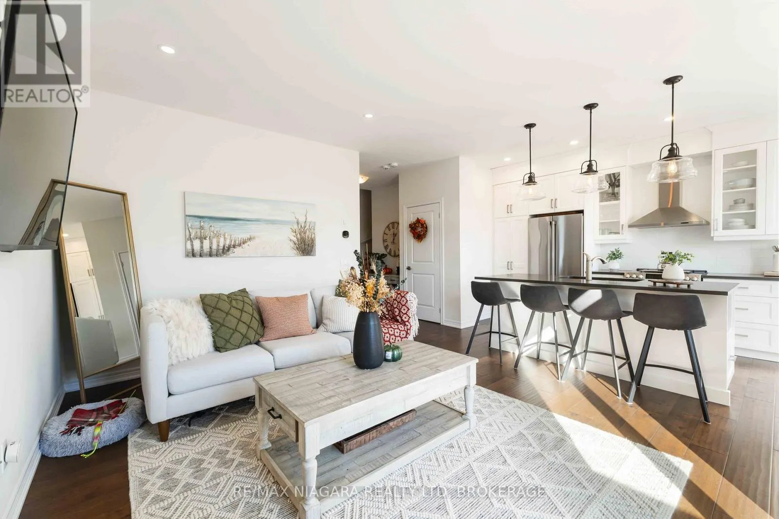 21 LAMB CRESCENT