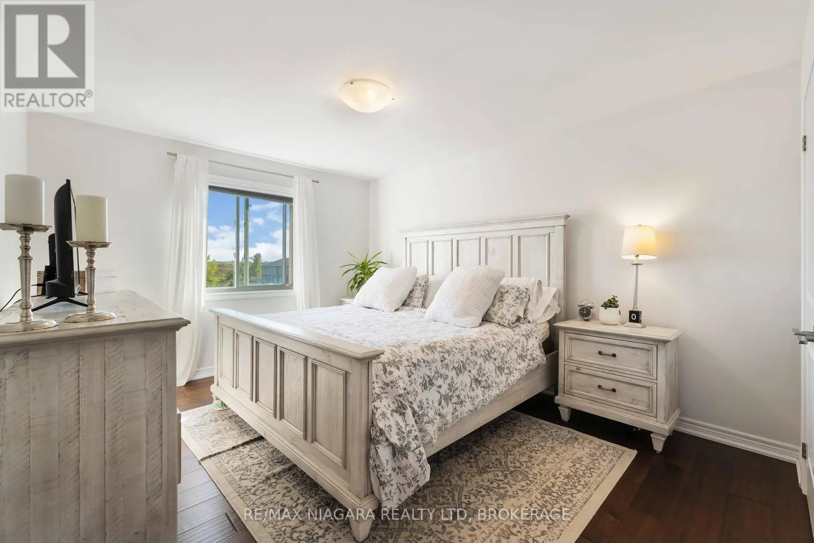 21 LAMB CRESCENT