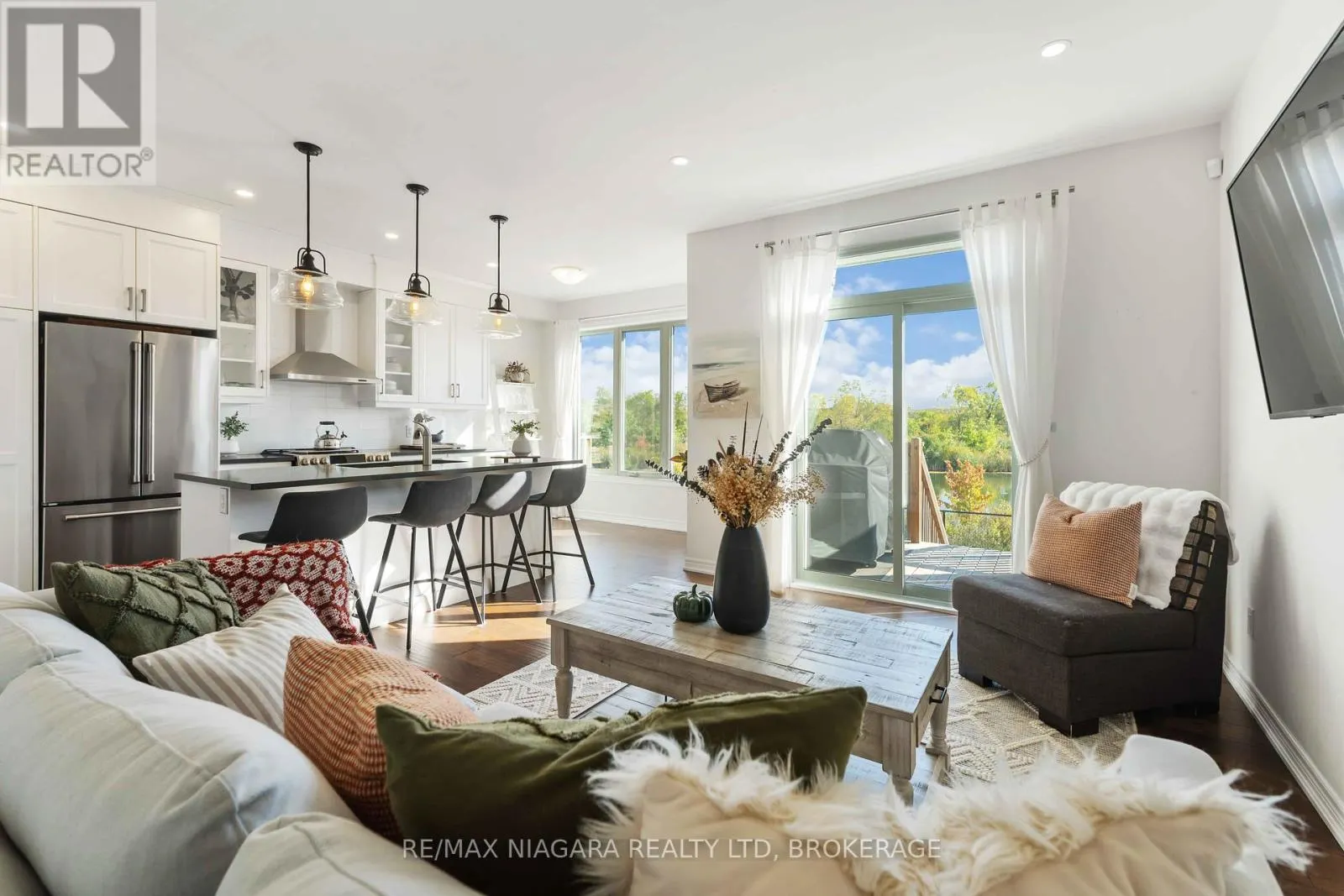 21 LAMB CRESCENT