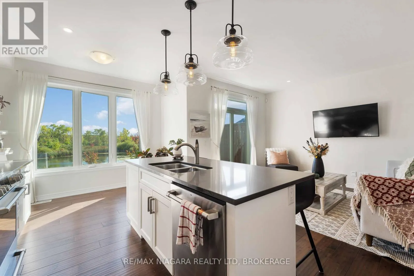 21 LAMB CRESCENT