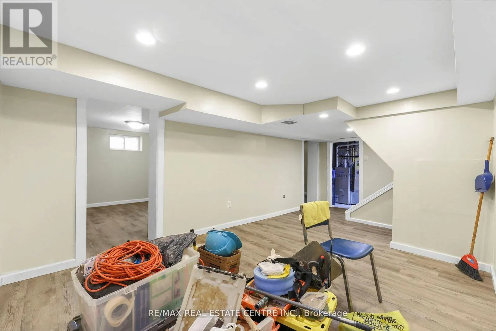 323 QUEENSTON ROAD