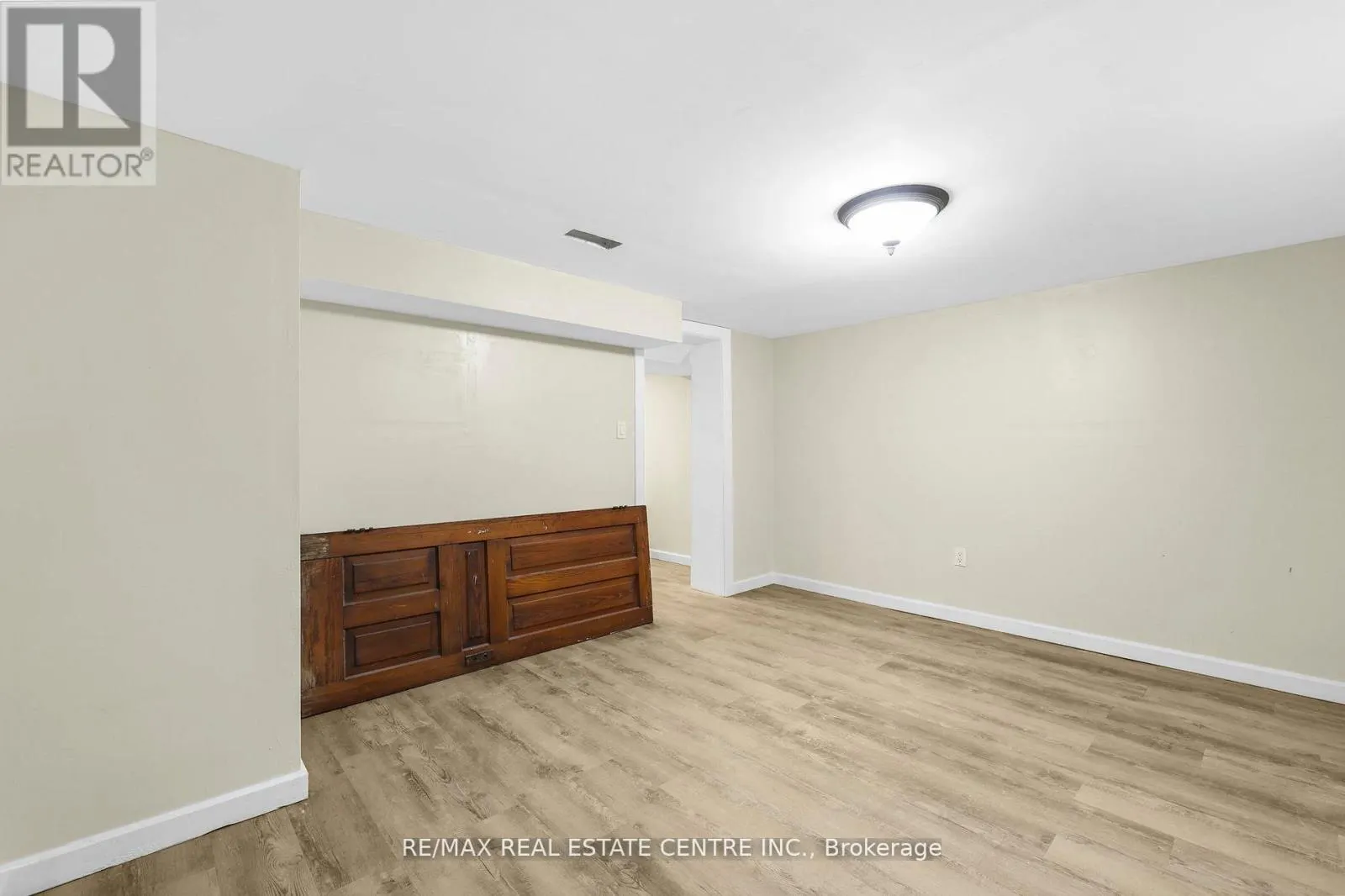323 QUEENSTON ROAD