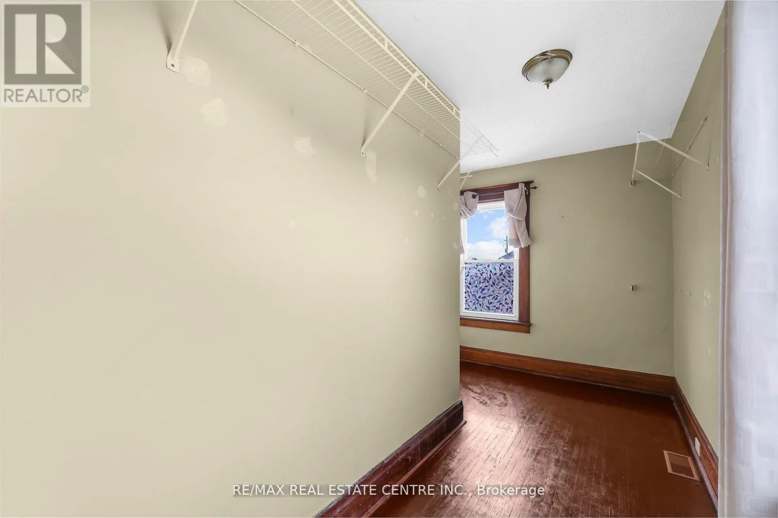 323 QUEENSTON ROAD