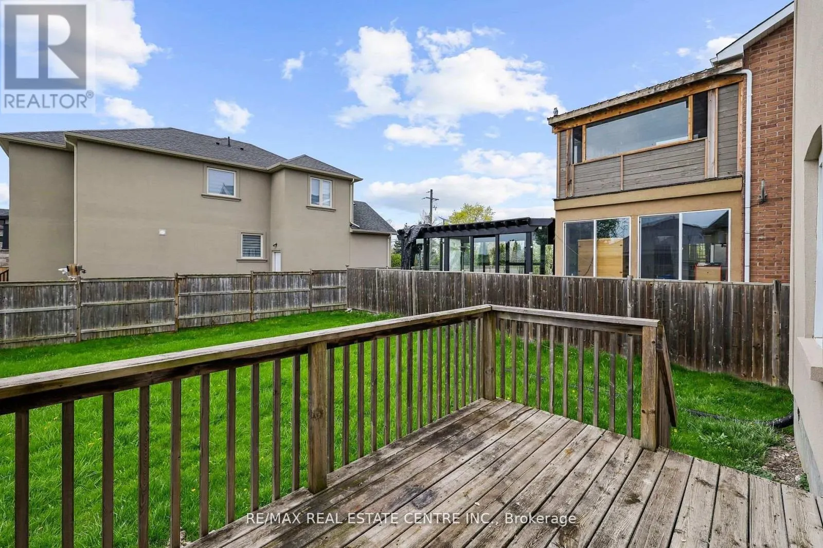 323 QUEENSTON ROAD