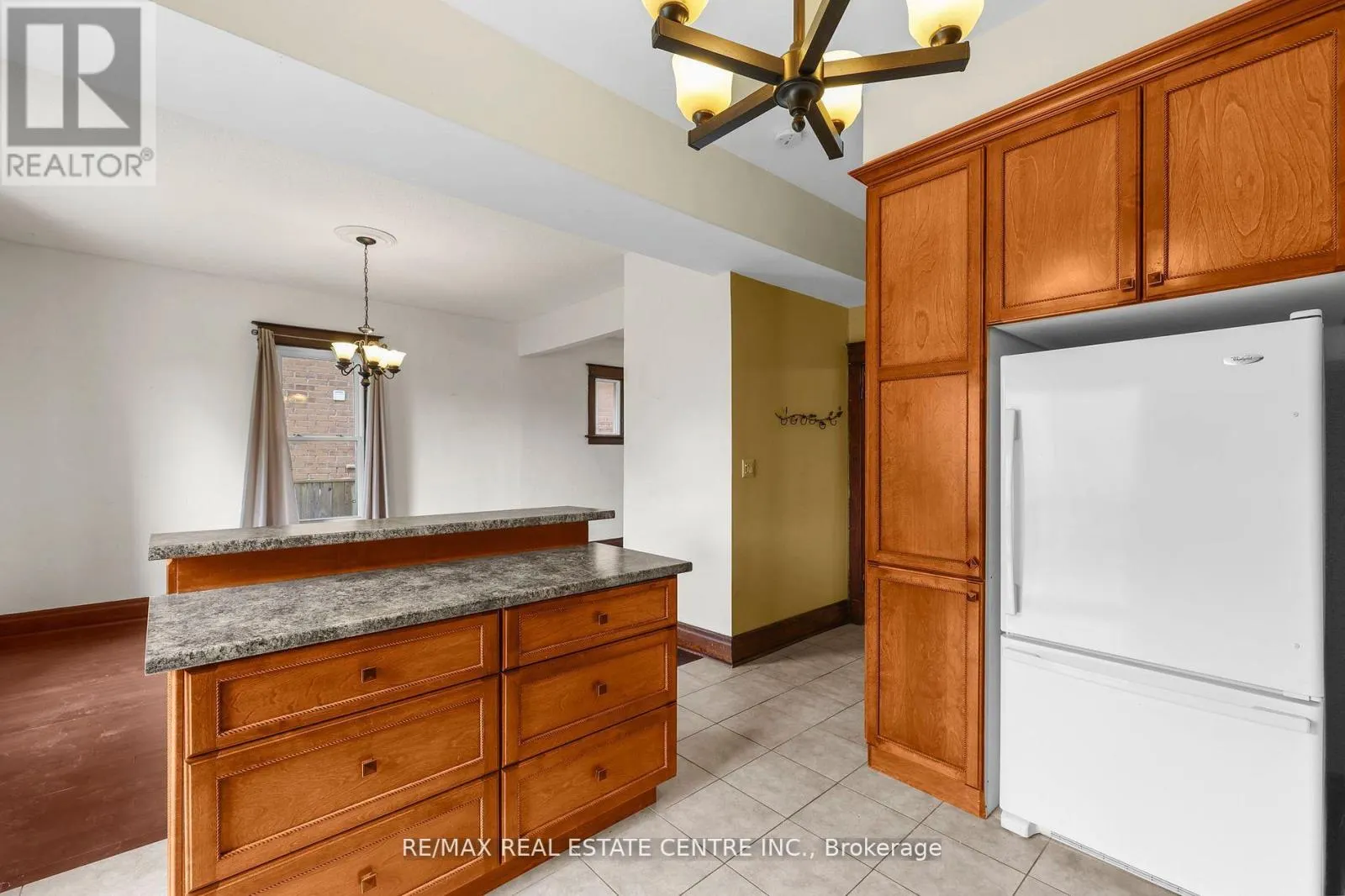 323 QUEENSTON ROAD