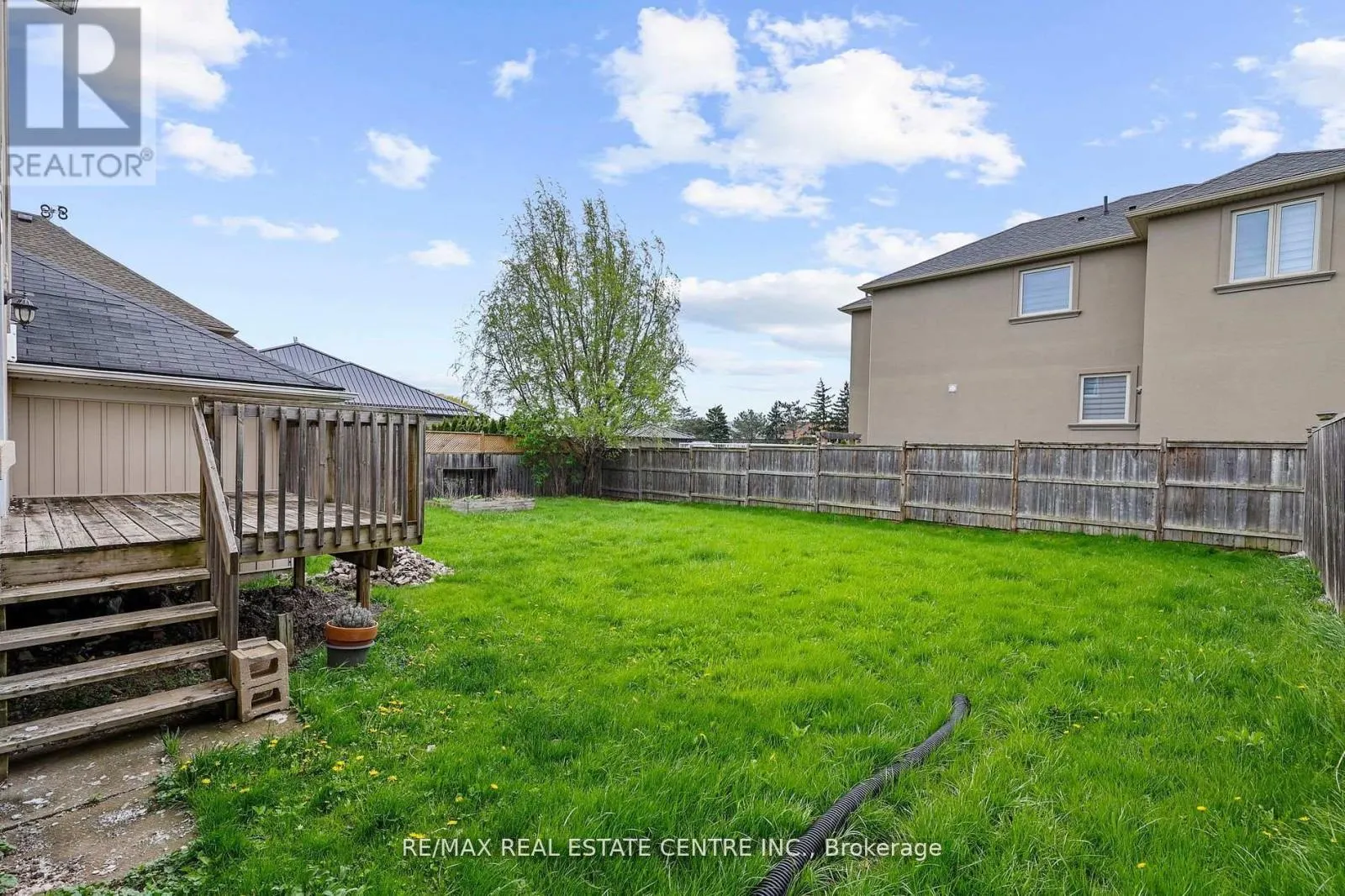 323 QUEENSTON ROAD