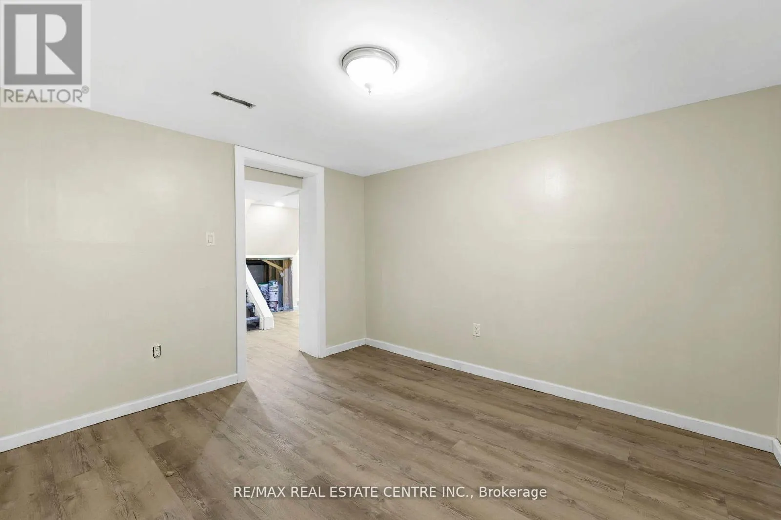 323 QUEENSTON ROAD