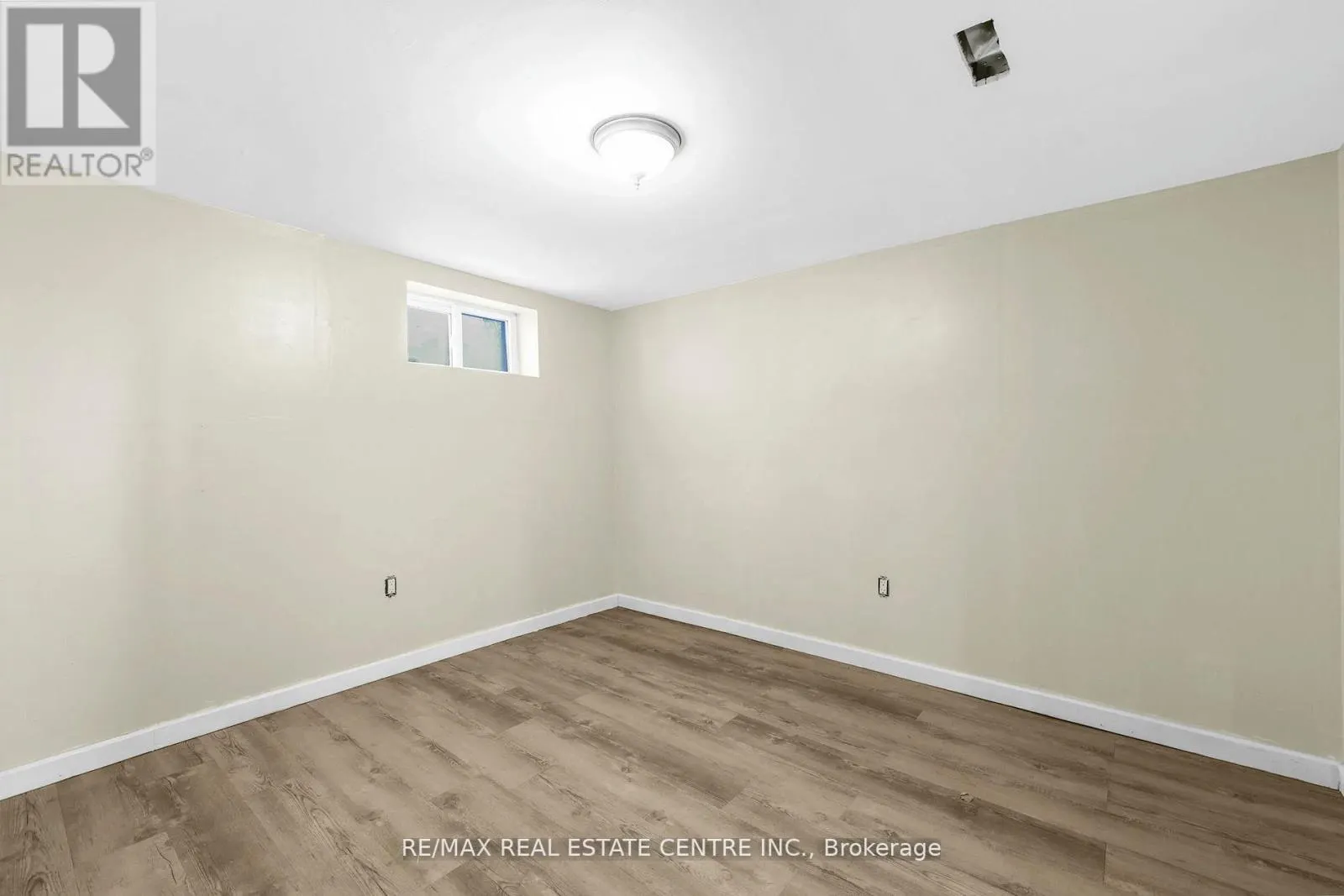 323 QUEENSTON ROAD