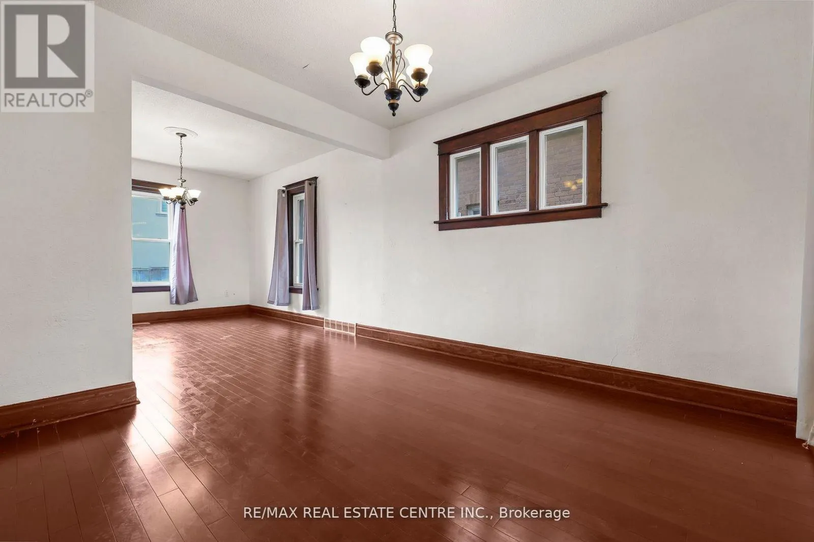 323 QUEENSTON ROAD