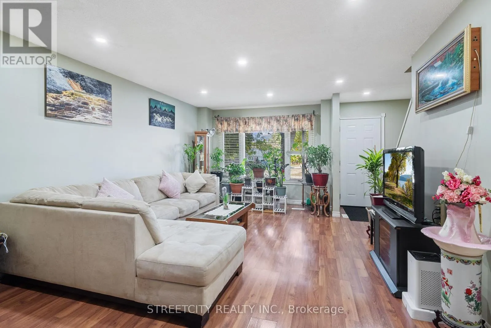 19 - 45 GATEWOOD PLACE, #19