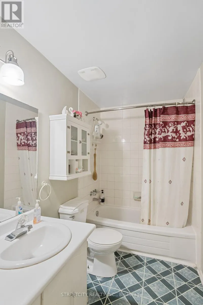 19 - 45 GATEWOOD PLACE, #19