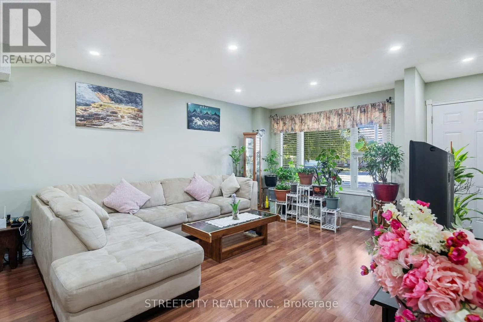 19 - 45 GATEWOOD PLACE, #19