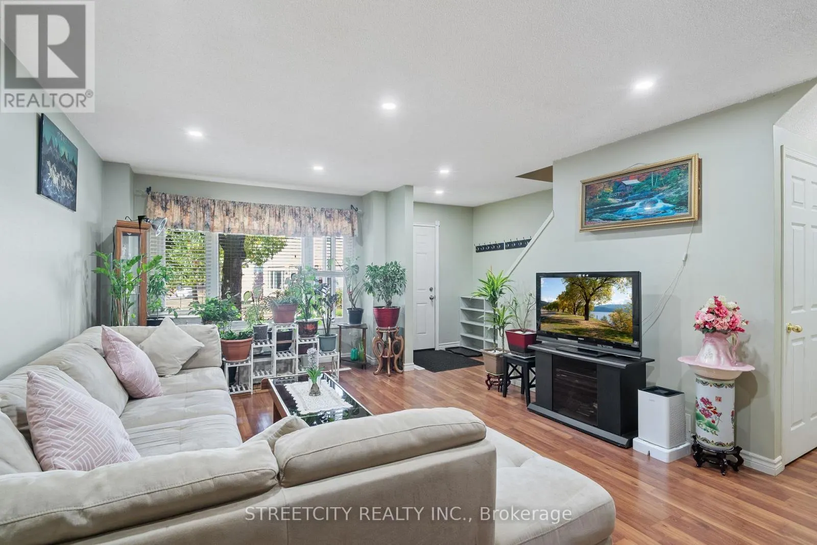 19 - 45 GATEWOOD PLACE, #19
