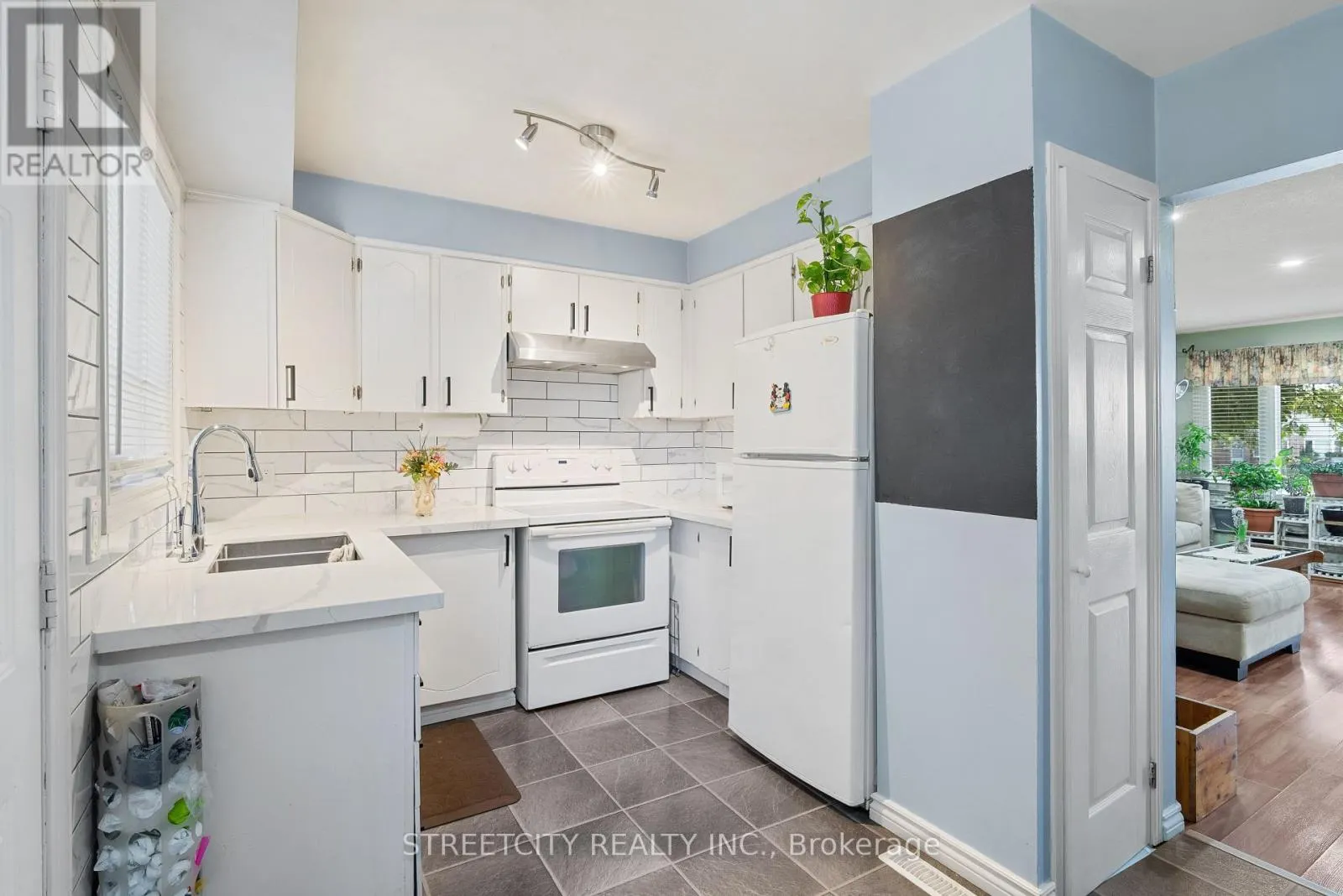 19 - 45 GATEWOOD PLACE, #19