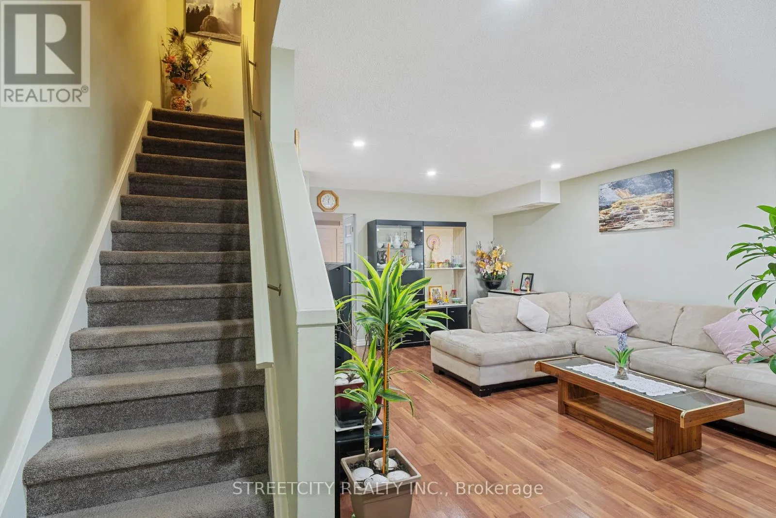 19 - 45 GATEWOOD PLACE, #19