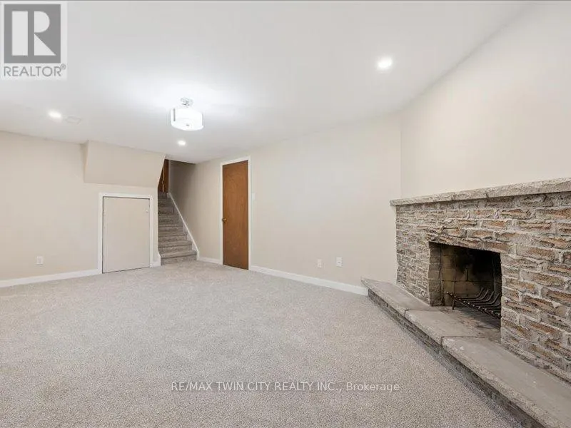 407 GRANGEWOOD DRIVE S
