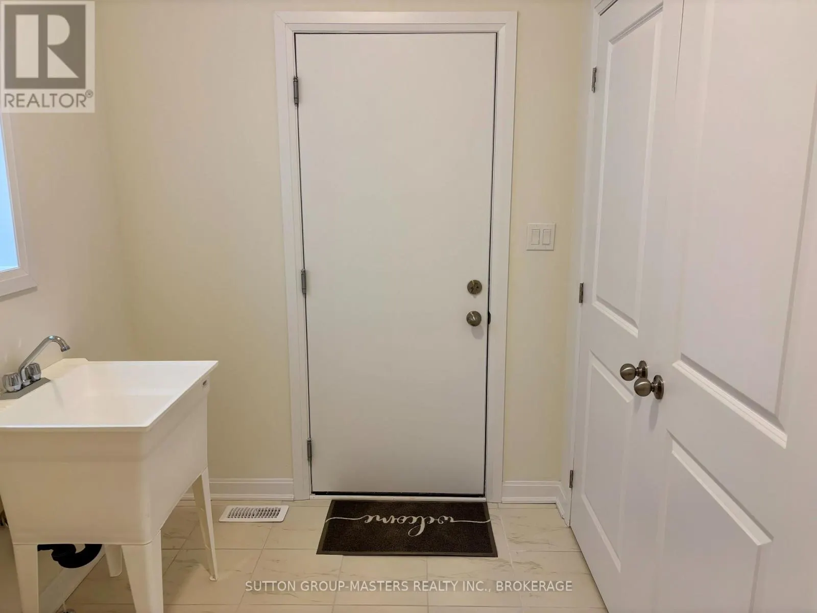 19 OAKMONT DRIVE