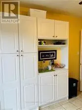 5 - 215 NORTH CENTRE ROAD, #5