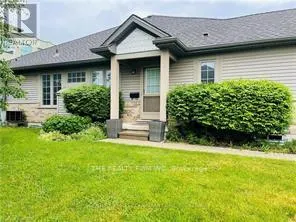 5 - 215 NORTH CENTRE ROAD, #5
