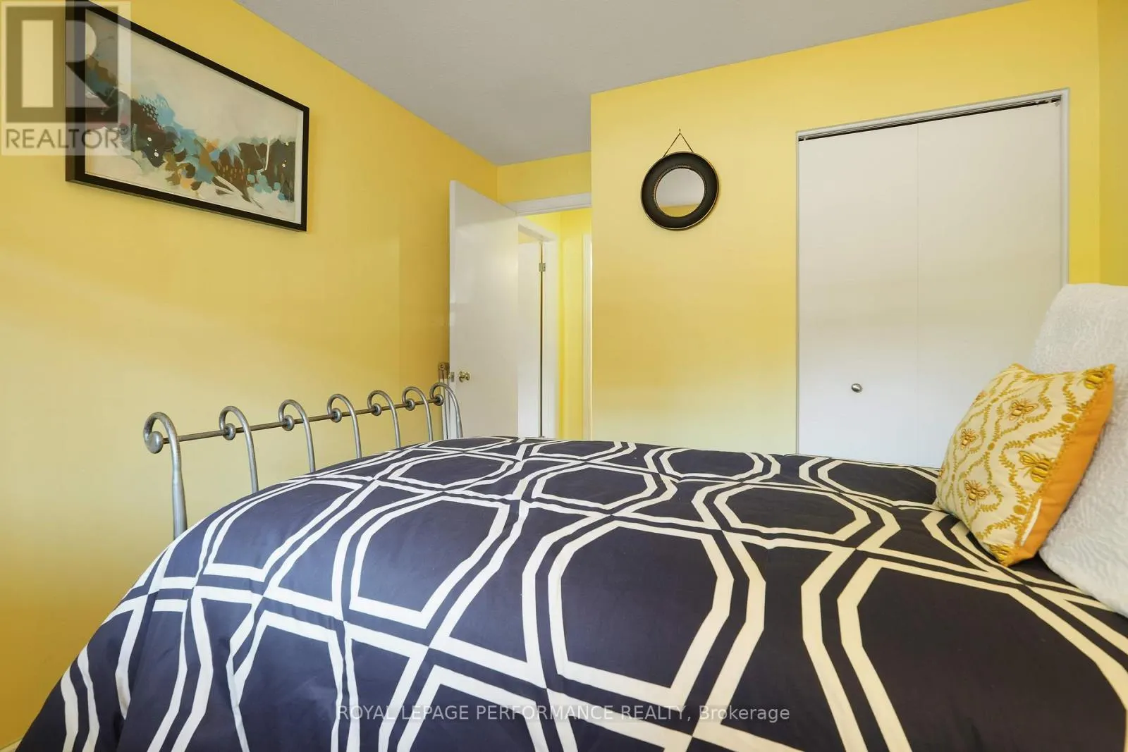 402 - 1589 ST BERNARD STREET