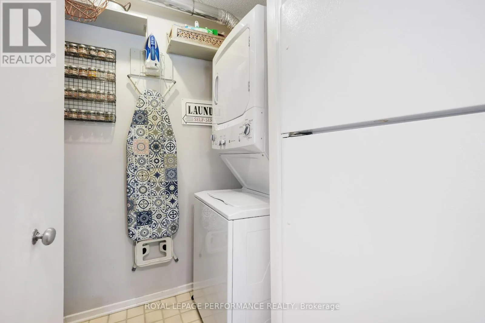402 - 1589 ST BERNARD STREET
