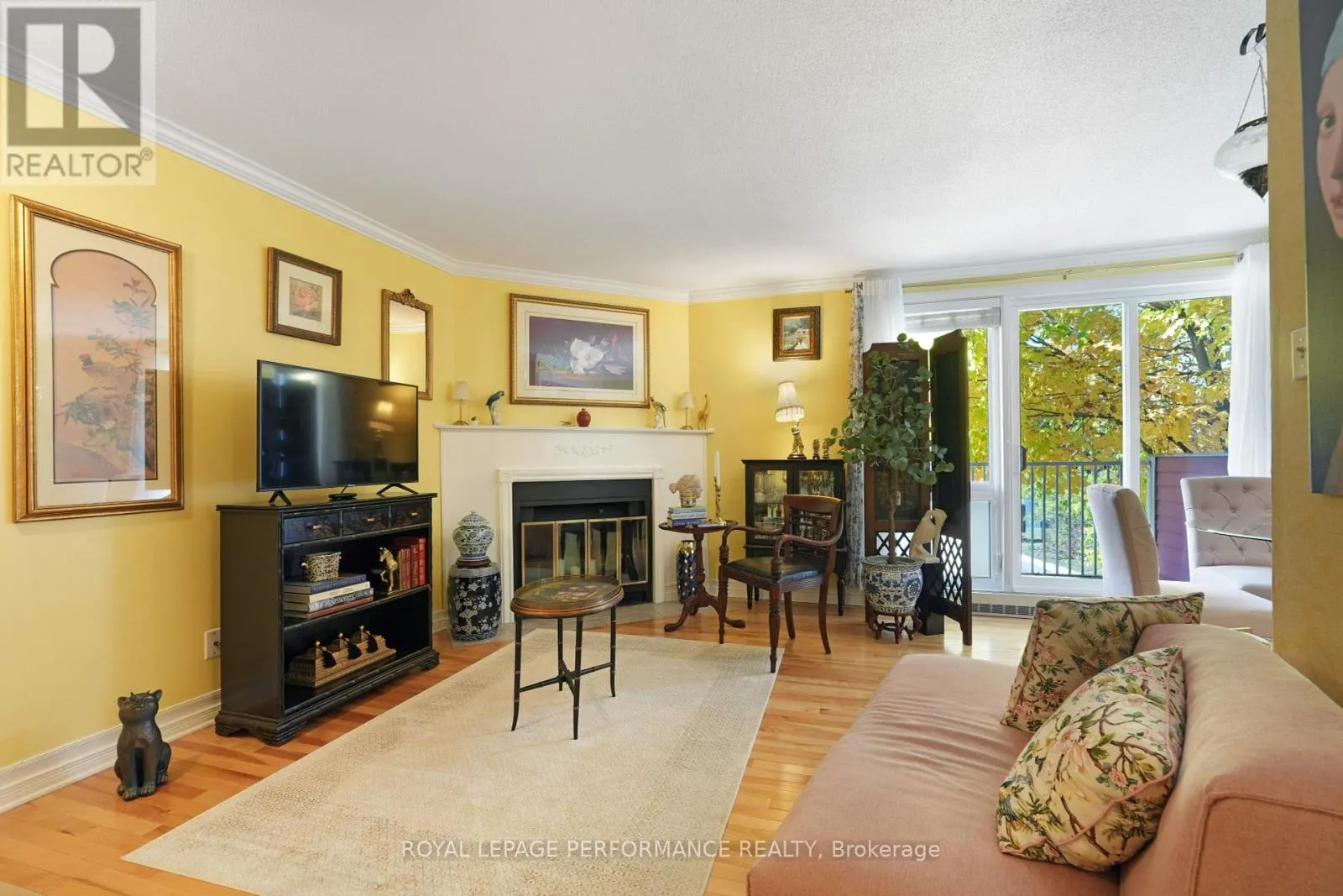 402 - 1589 ST BERNARD STREET
