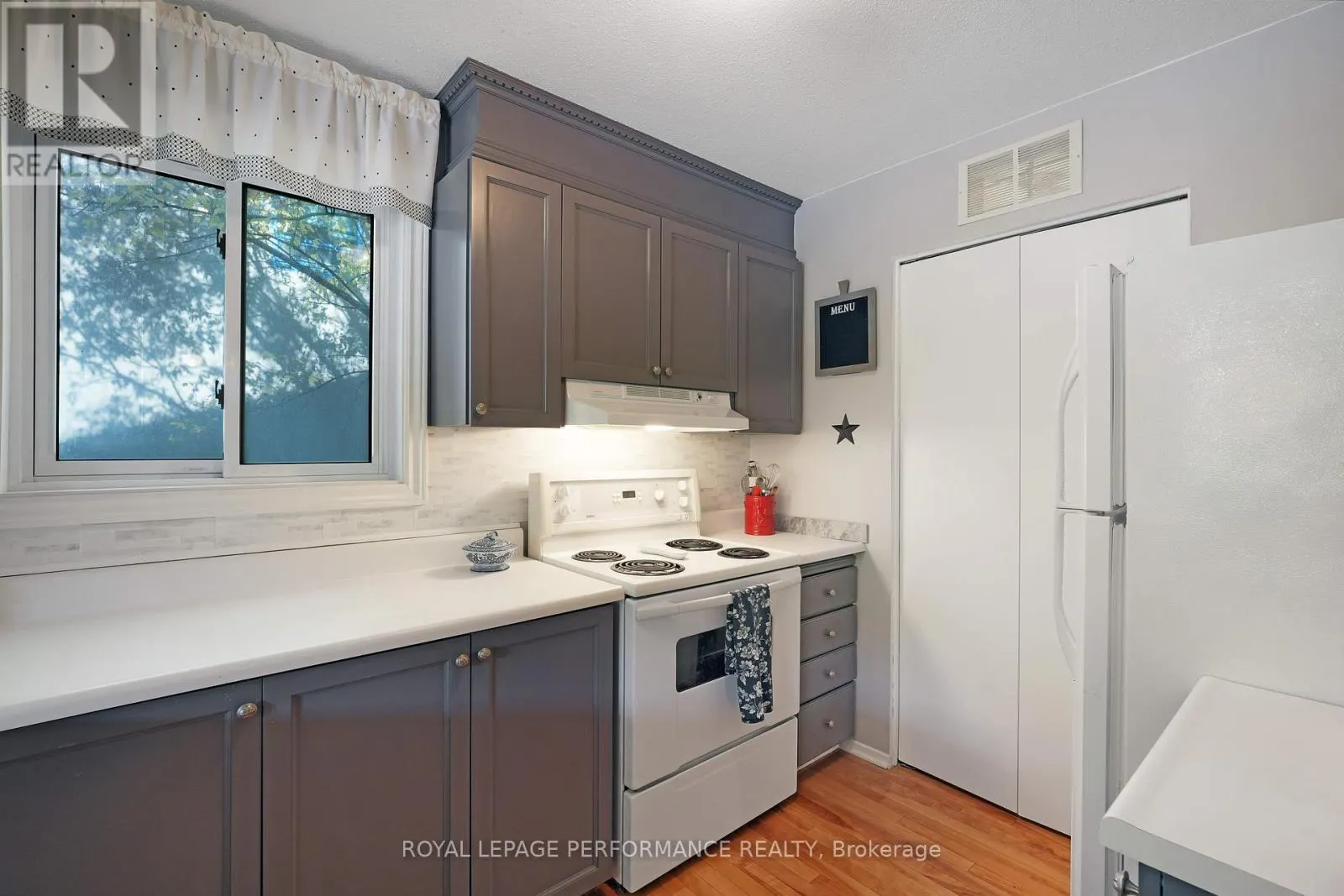 402 - 1589 ST BERNARD STREET