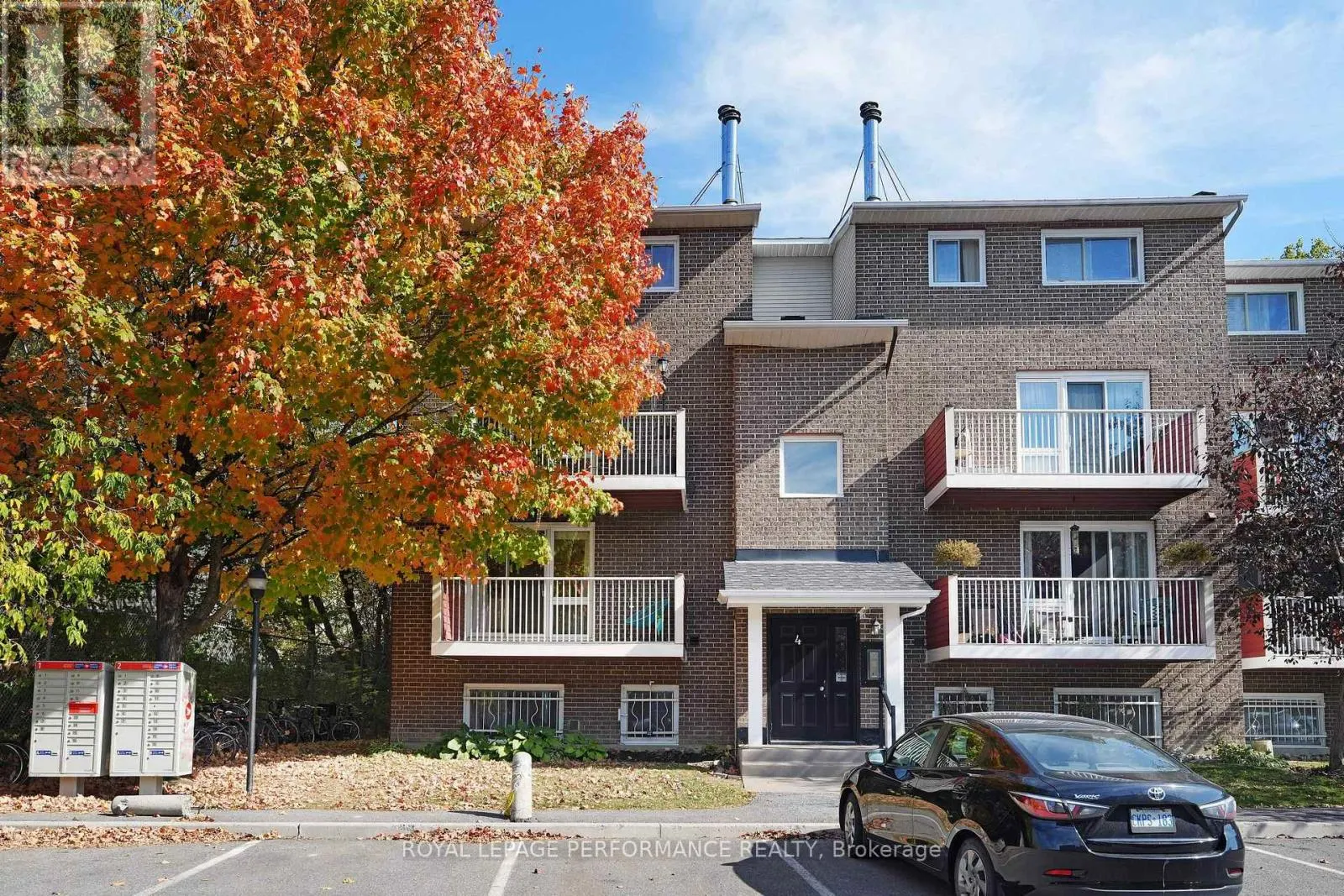 402 - 1589 ST BERNARD STREET
