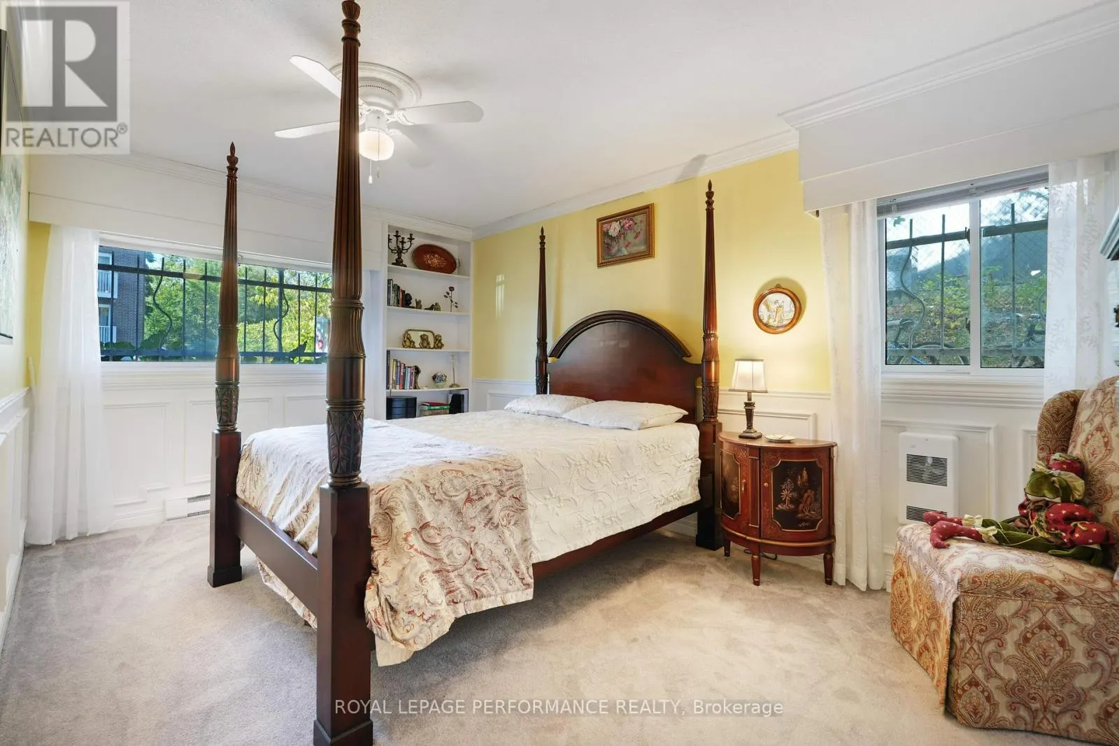 402 - 1589 ST BERNARD STREET