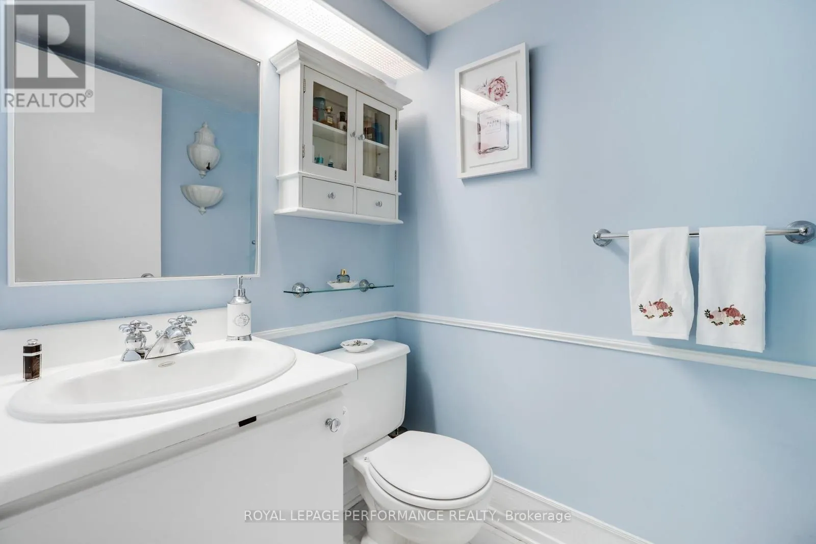 402 - 1589 ST BERNARD STREET