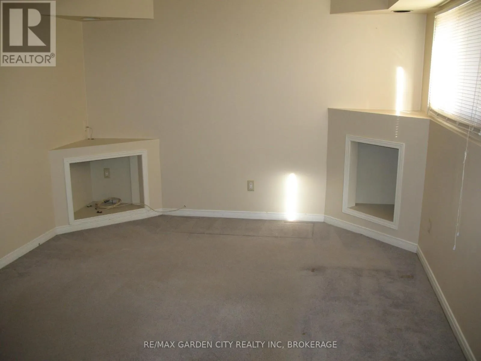 4549 CARRIAGE ROAD