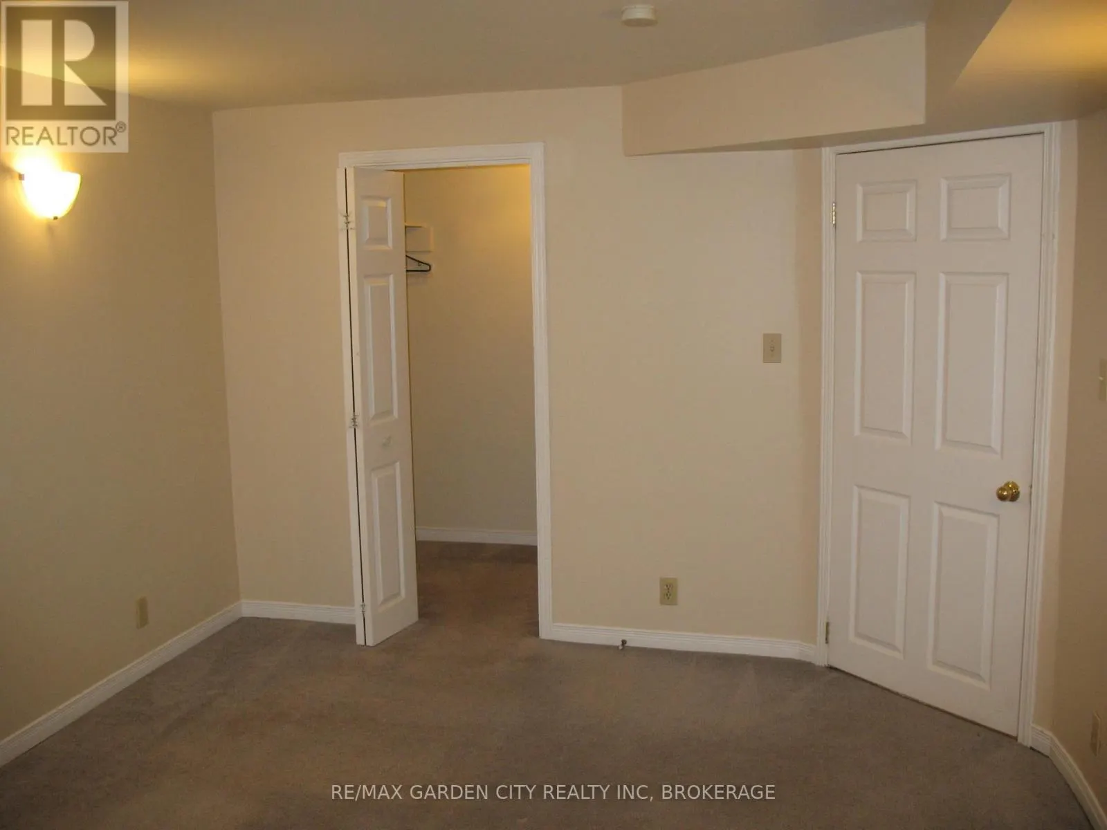 4549 CARRIAGE ROAD