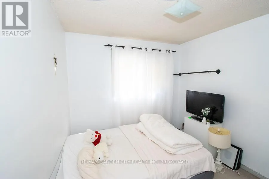 4549 CARRIAGE ROAD