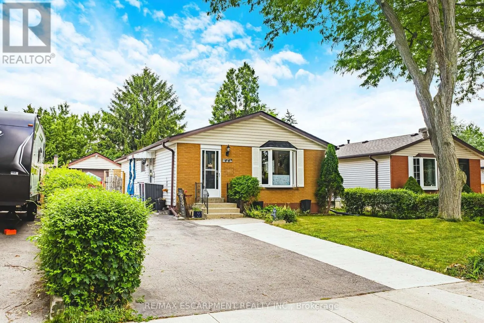 44 BILLINGTON CRESCENT