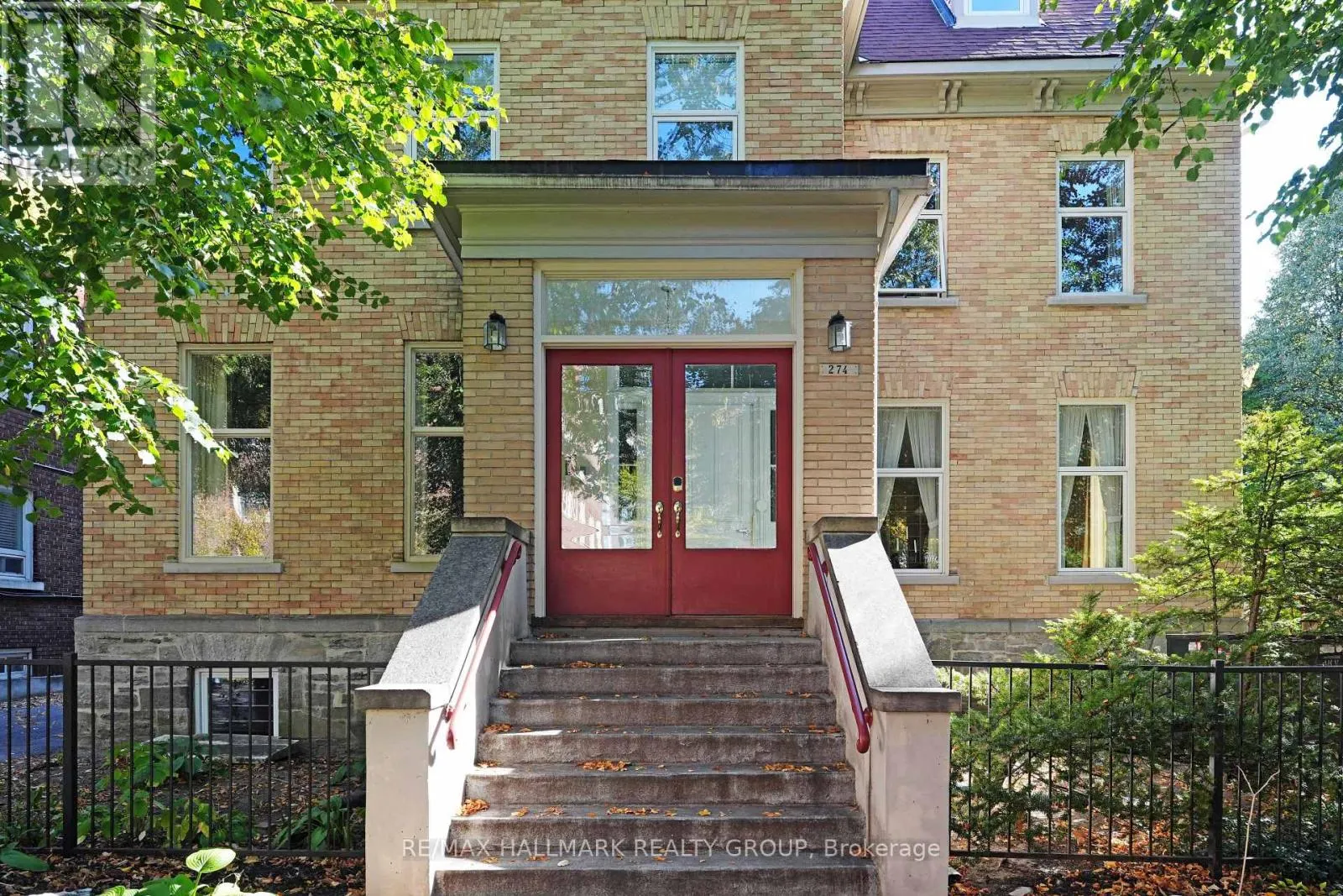 5 - 274 DALY AVENUE