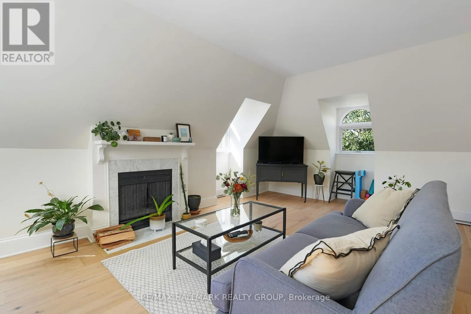 5 - 274 DALY AVENUE