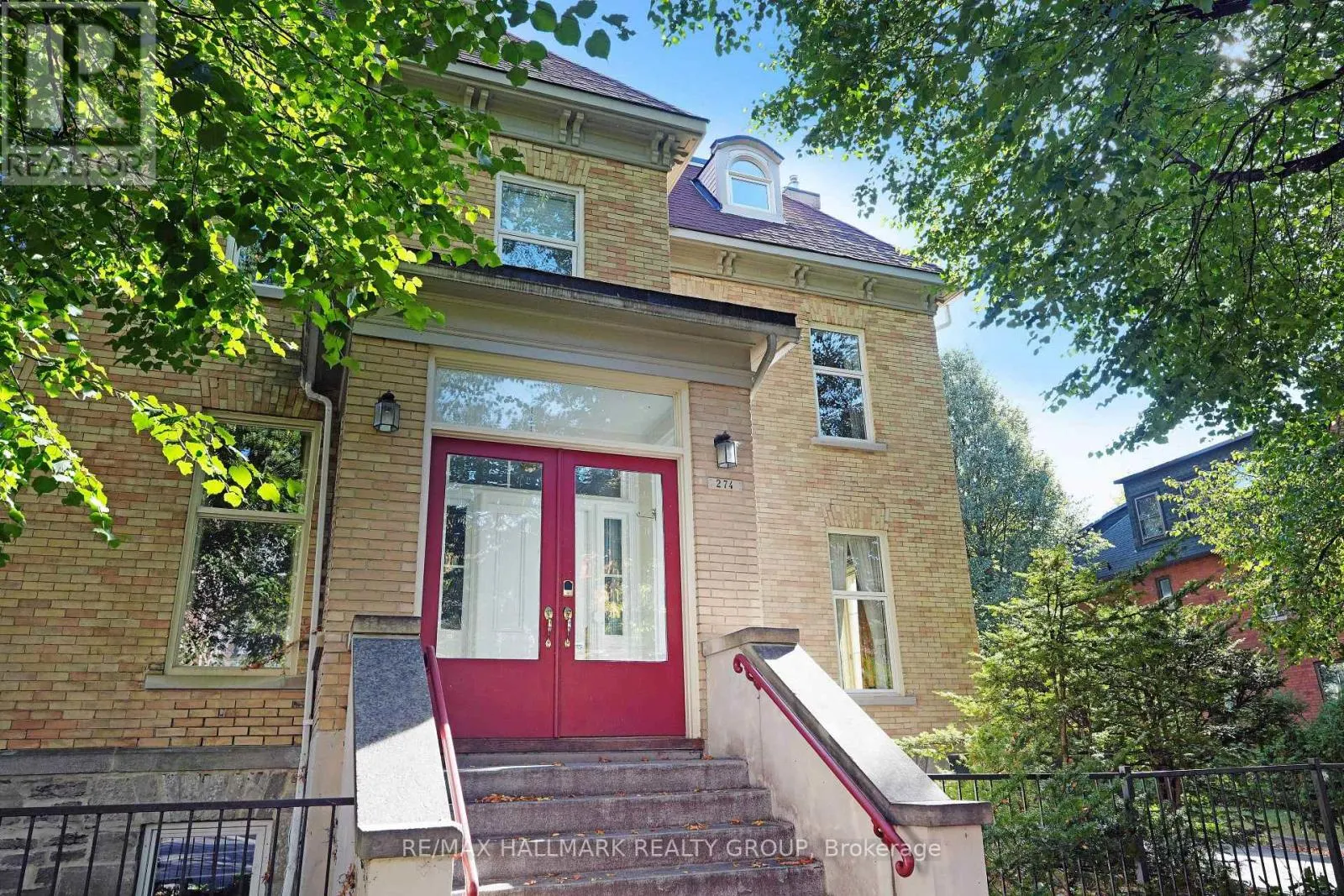5 - 274 DALY AVENUE