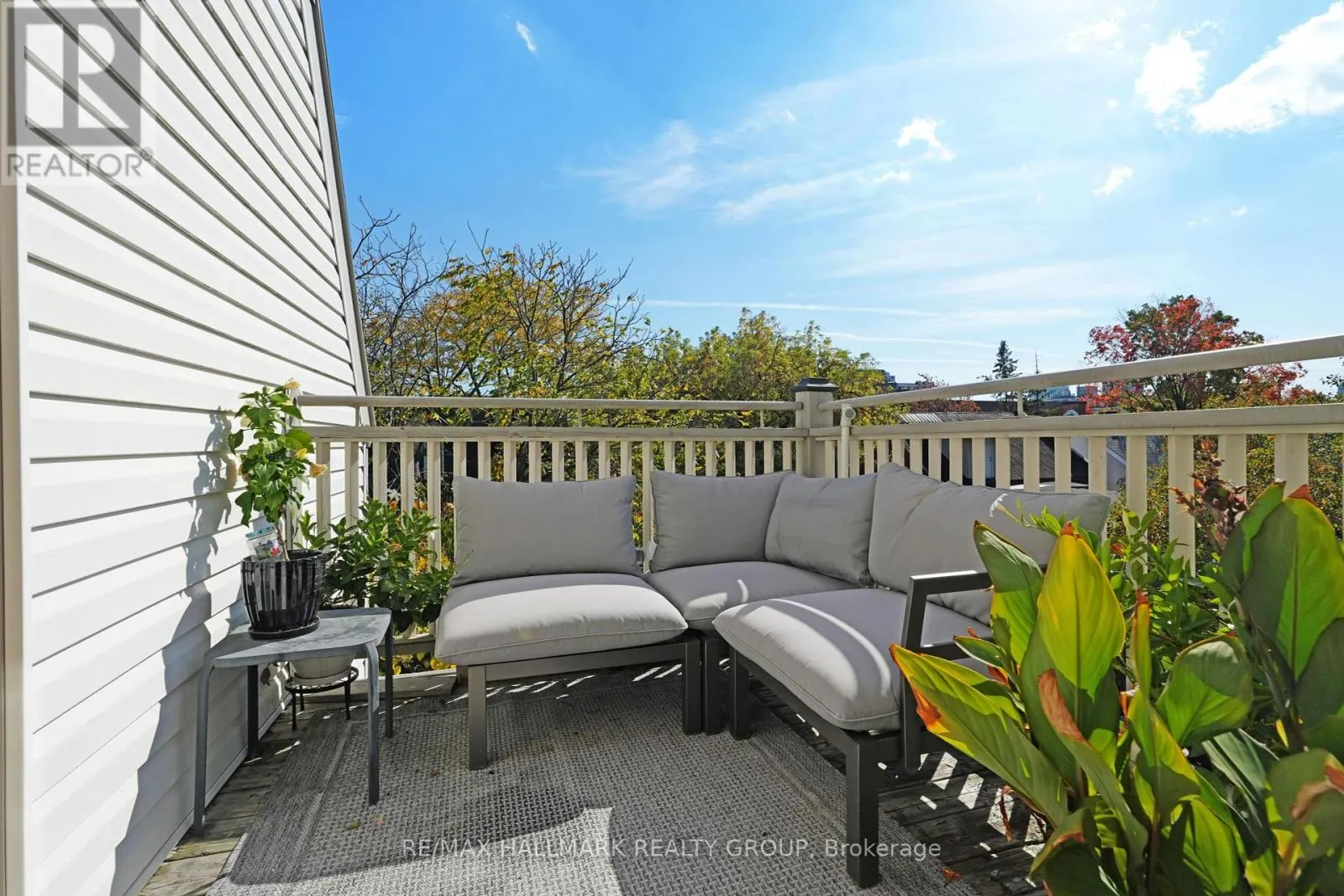 5 - 274 DALY AVENUE