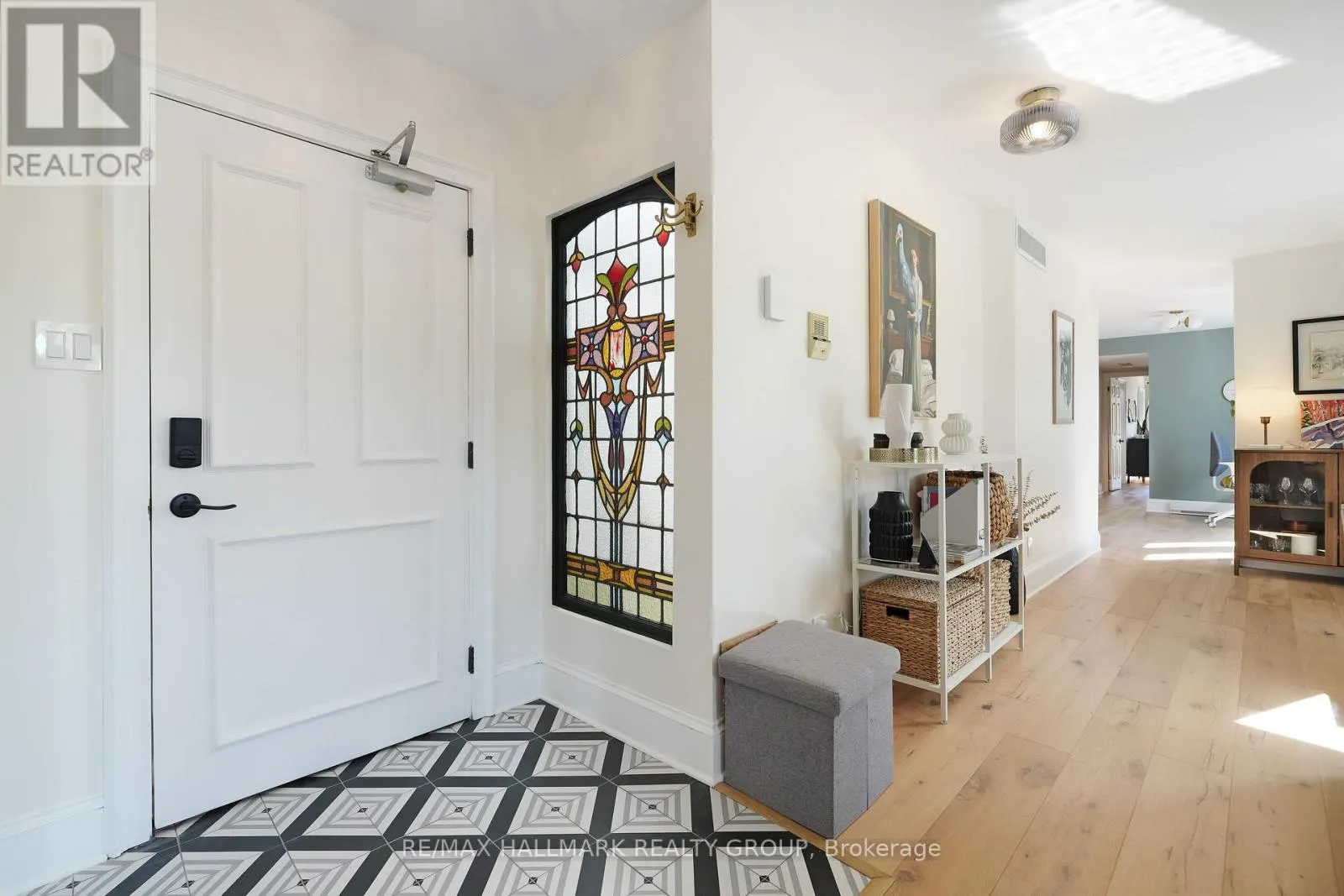 5 - 274 DALY AVENUE
