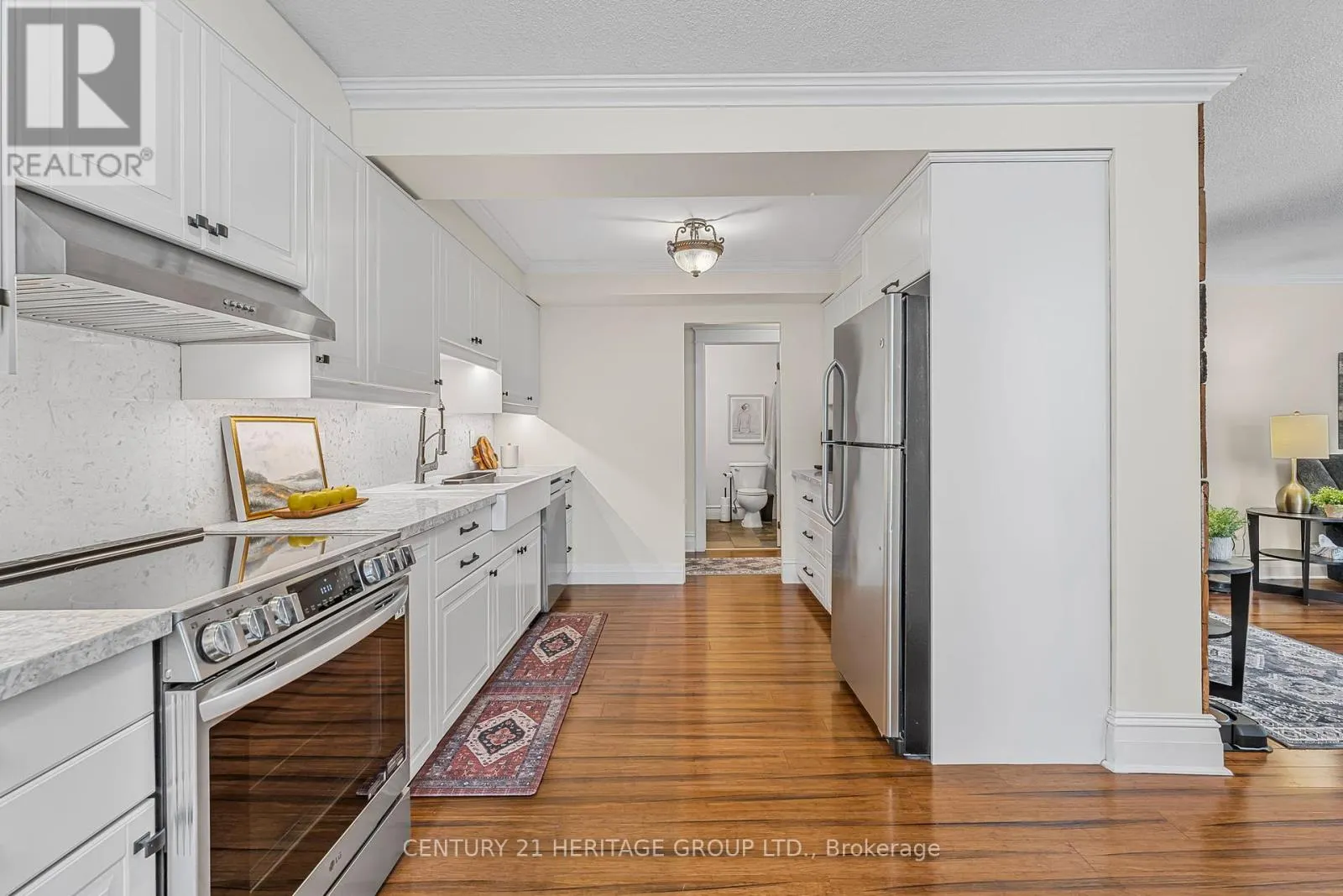 102 - 67 CAROLINE STREET S
