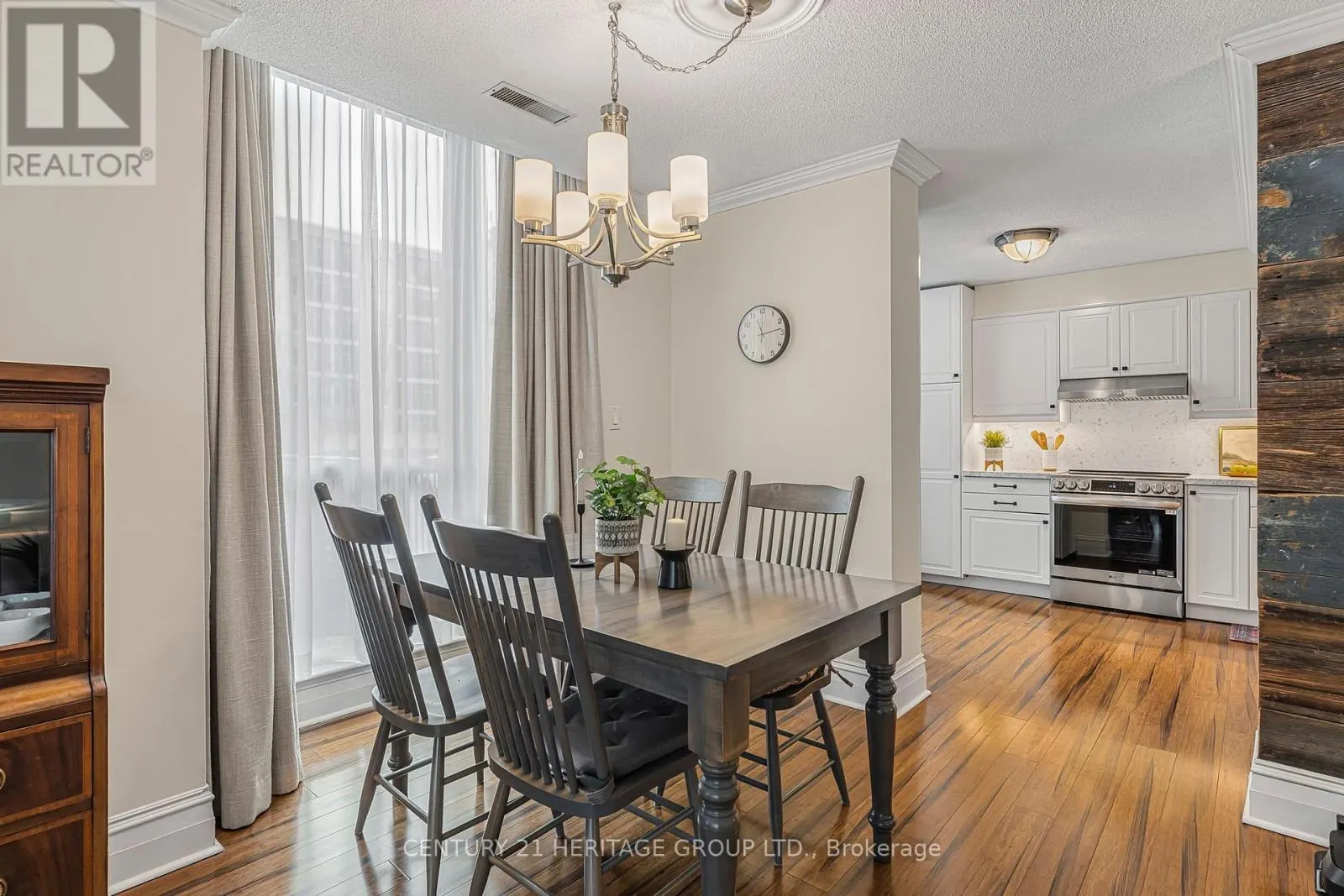 102 - 67 CAROLINE STREET S