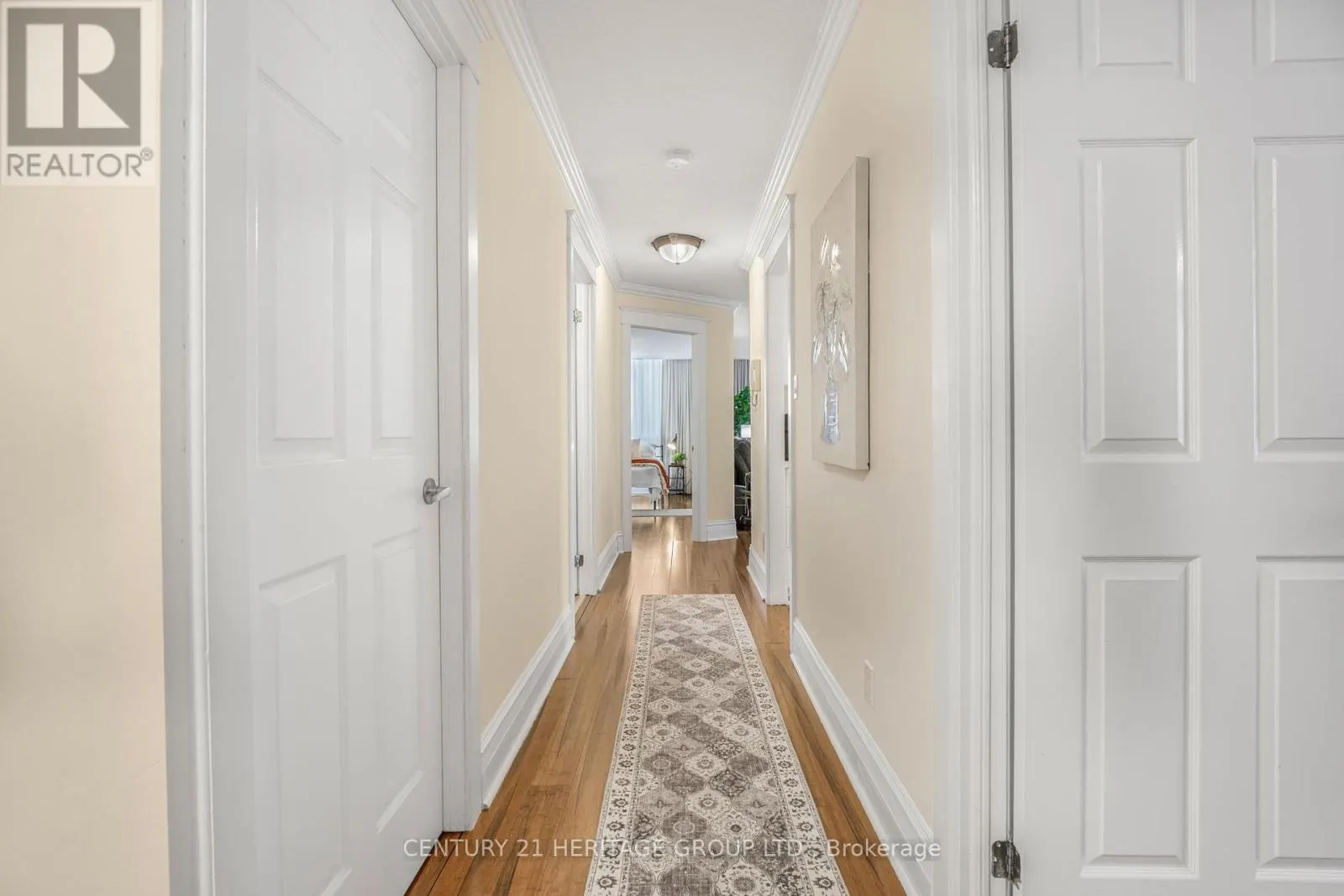 102 - 67 CAROLINE STREET S