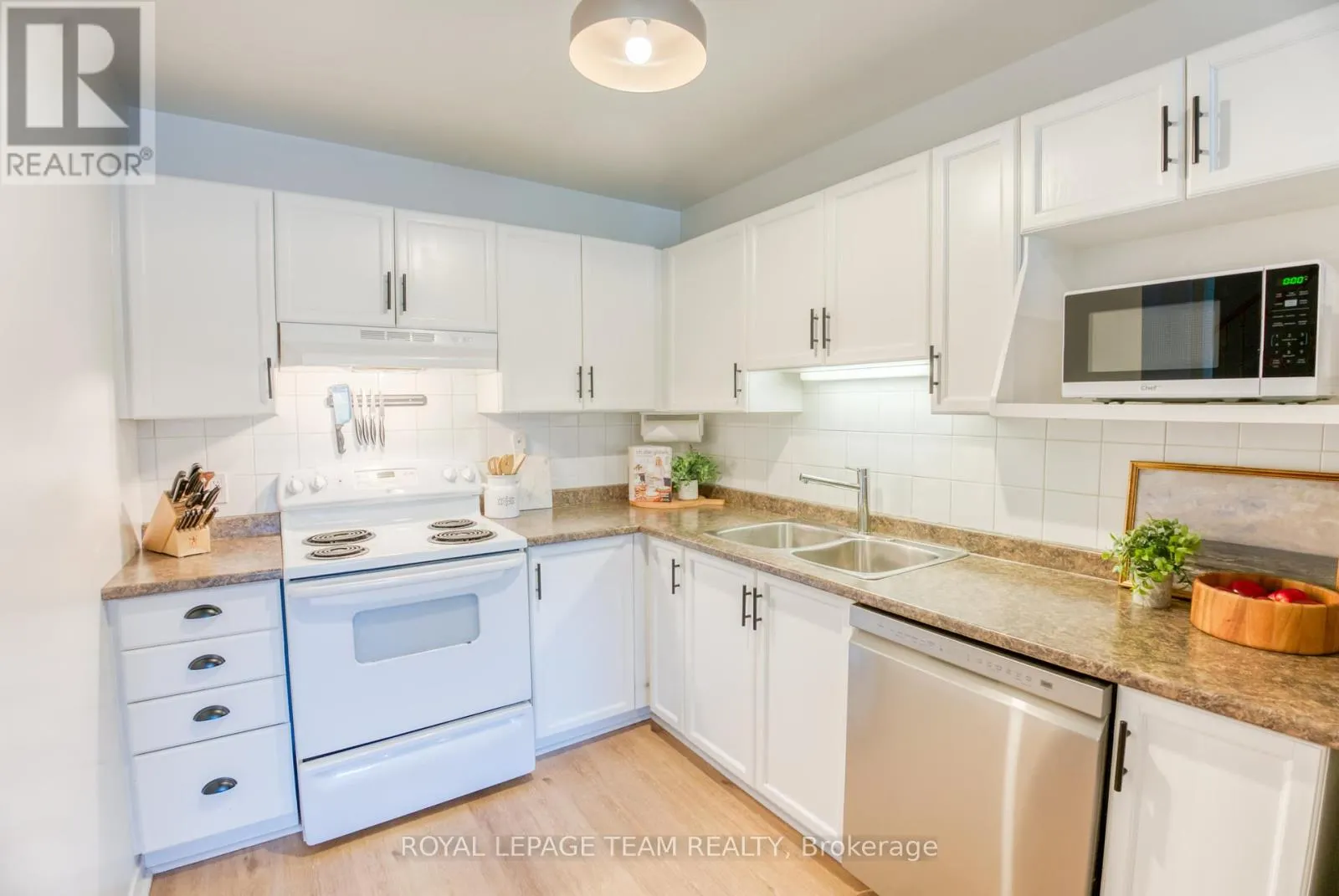 3 SPRINGTREE PLACE