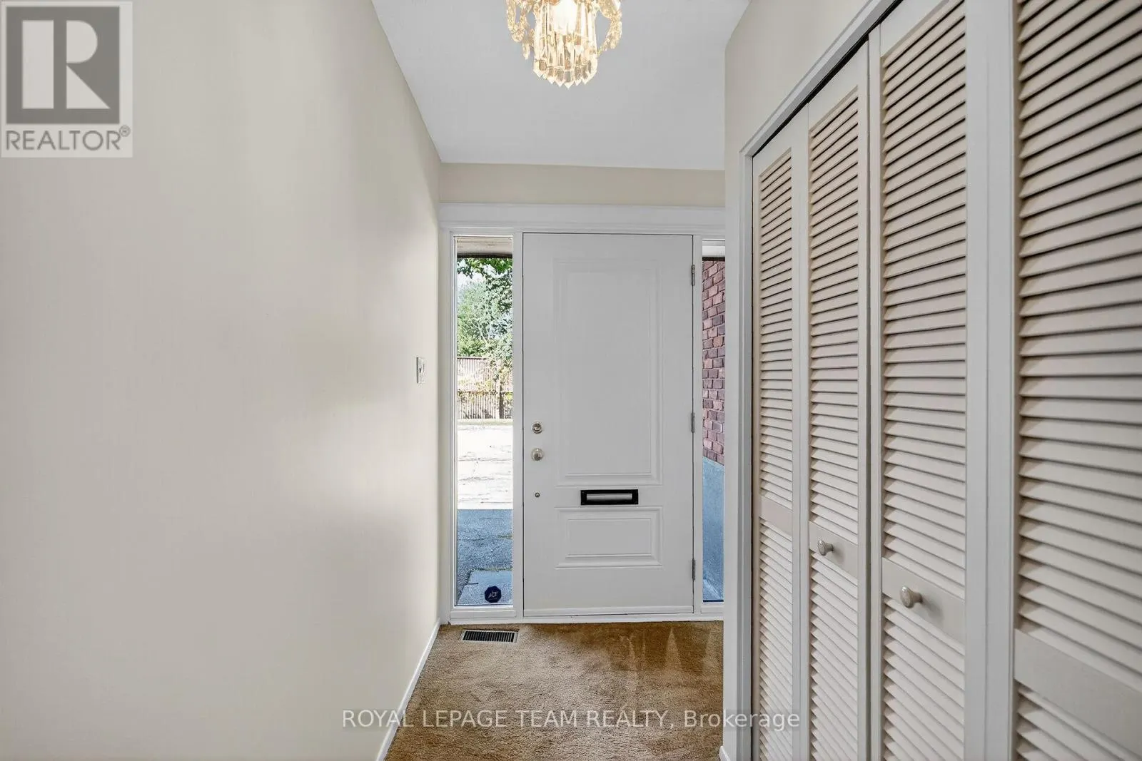 1900 SOUTHAMPTON COURT