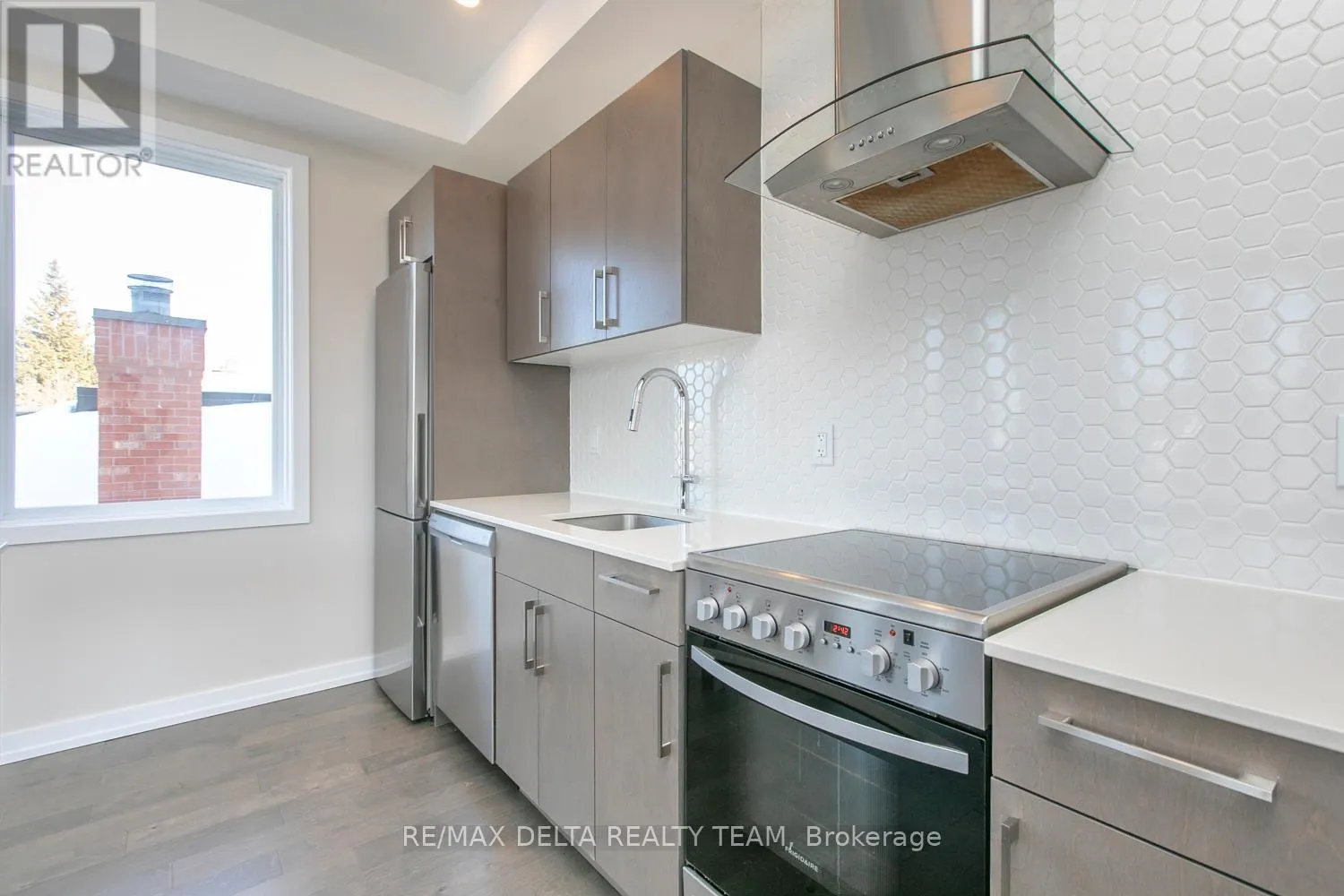 405 - 150 GREENFIELD AVENUE