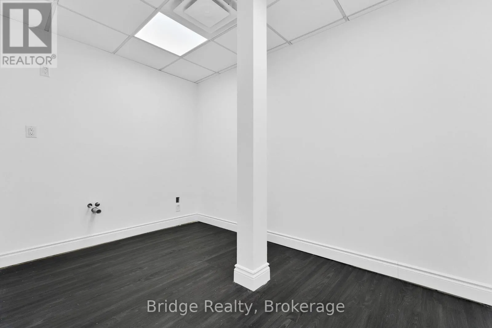 290 DUNDAS STREET