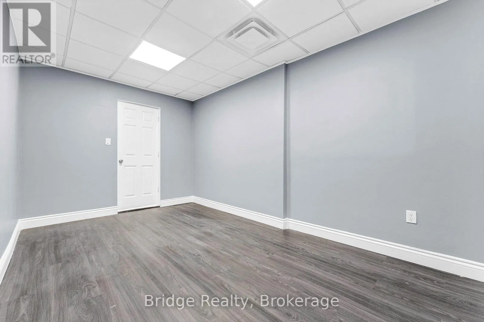 290 DUNDAS STREET
